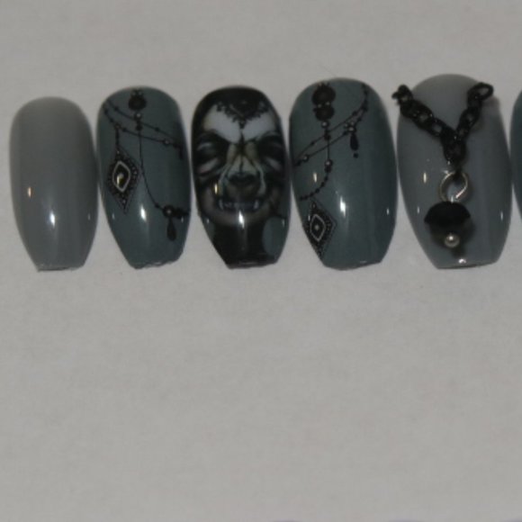 Grey Gothic with black chain-press on nail set - Picture 8 of 9
